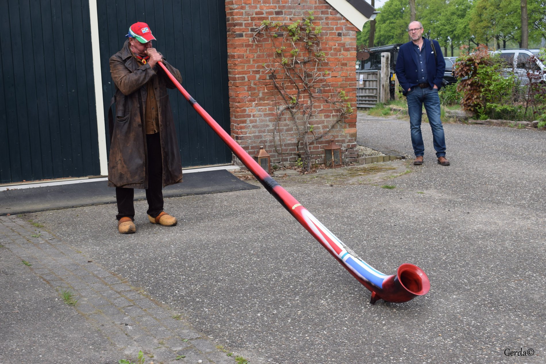 Afbeelding met buiten,
 grond,
 speelplaatsAutomatisch gegenereerde beschrijving